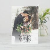 Pas getrouwd Mr. & Mrs. met de hand beletterde fot Feestdagenkaart (Staand voorkant)