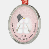 Pas getrouwd roze sneeuwpaar eerste kerstmis metalen ornament (Links)