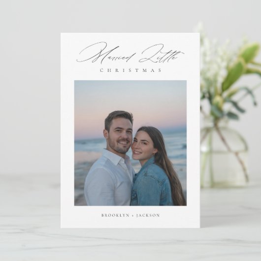 Pas getrouwd Script Getrouwd met kleine kerstfoto Feestdagenkaart (Staand voorkant)