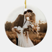 Pas getrouwd trouwt eerste kerstfoto keramisch ornament (Achterkant)