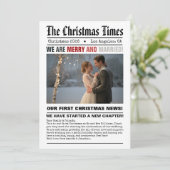 Pas getrouwd van onze eerste kerstkrantenfoto feestdagenkaart (Staand voorkant)