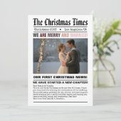 Pas getrouwd van onze eerste kerstkrantenfoto feestdagenkaart (Staand voorkant)