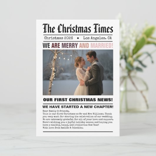 Pas getrouwd van onze eerste kerstkrantenfoto feestdagenkaart (Staand voorkant)