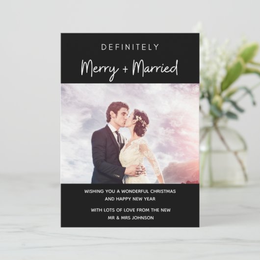 Pas getrouwd voor huwelijksfeestdag en vrolijke fe feestdagenkaart (Staand voorkant)