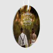 Pas getrouwd voor huwelijksfeestdagen en prettige  ornament (voorkant)