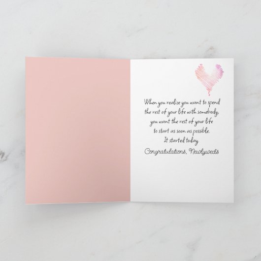 Pas getrouwd wasknijpers op een waslijn kaart (Binnen)