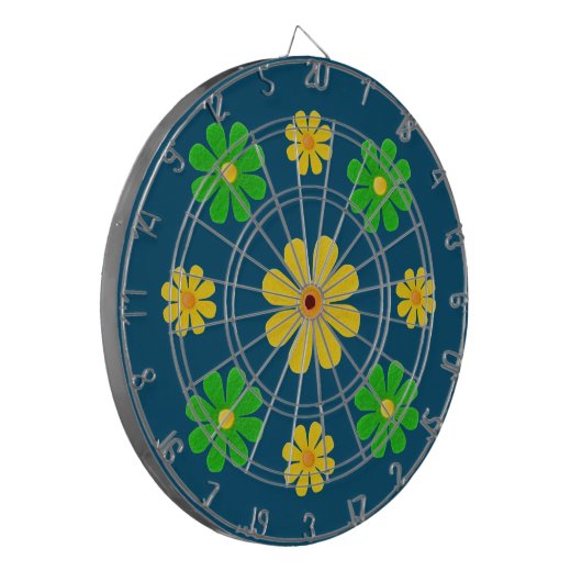 Pas groene gele bloemen aan op donkerblauw dartbord (Voorkant Links)