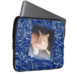 Pas het kattevoer van de lijst op donkerblauwe tex laptop sleeve