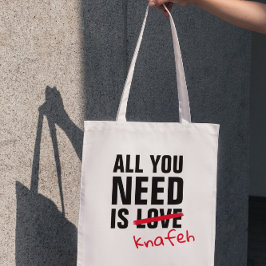 Pas je alles wat je nodig hebt is liefde grappig A Tote Bag
