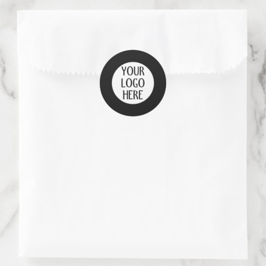 Pas je zwart-wit bedrijfslogo aan ronde sticker (Tas)