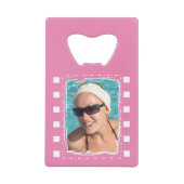 Pas met 2 foto's roze en wit aan creditkaart flessenopener (Voorkant)