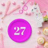 Pas met het Initiaal Wit Magenta van het Aantal va Papieren Bordje (Feest)