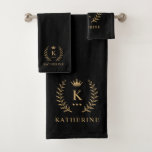 Pas Naam & Initiaal Zwart Wit Goud Monogram aan Bad Handdoek<br><div class="desc">Introductie van ons Customize Name & Initiaal Black White Gold Monogram collectie - een op maat gemaakte combinatie van verfijning en personalisatie. Dit collectie is speciaal gemaakt voor mensen die unieke details waarderen en stelt u in staat om jouw naam en initialen toe te voegen aan een tijdloos zwart-wit palet,...</div>
