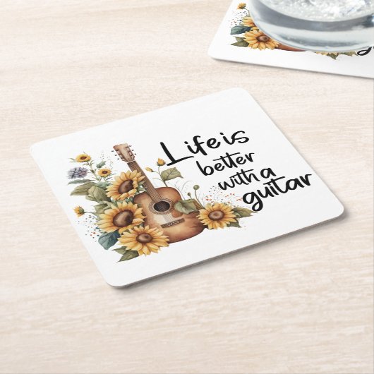 Pas naamgitaar met zonnebloem aan kartonnen onderzetters (Schuin)