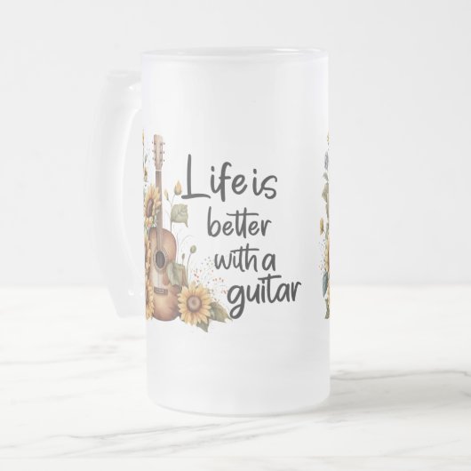 Pas naamgitaar met zonnebloem aan matglas bierpul (Voorkant links)