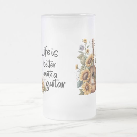 Pas naamgitaar met zonnebloem aan matglas bierpul (Center)