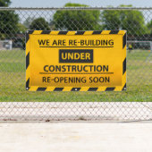 Pas ons aan herbouwen onder aanbouw spandoek (Insitu)