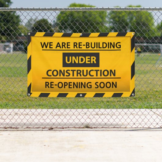 Pas ons aan herbouwen onder aanbouw spandoek (Insitu)