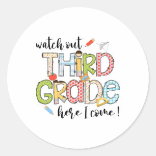 Pas op, groep 5 komt eraan, eerste dag terug naar  ronde sticker