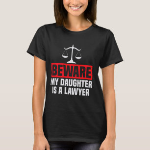 Pas op, mijn dochter is een jurist, mama Afstudere T-shirt