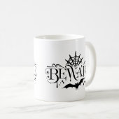 Pas op, spinnen en vleermuizen Halloween-typografi Koffiemok (Voorkant rechts)