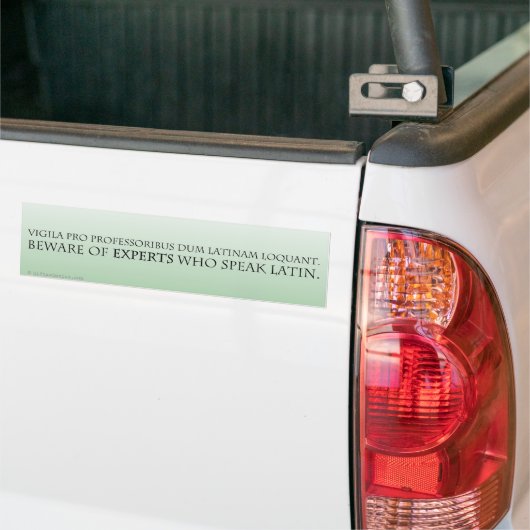 Pas op voor experts (Latijnse vertaling) Bumpersticker (Op Truck)