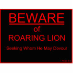 Pas op voor het Christelijke bord van de Roaring L Staand Fotobeeldje<br><div class="desc">Geef de waarschuwing weer aan al die passages langs...  Geweldig cadeauidee,  of om op je eigen bureau te zien. Predik de waarschuwing van 1 Peter 5:8 op een humoristische manier en oogvangend manier.</div>