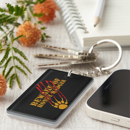 Pas op voor honingbadger sleutelhanger (Voorkant Rechts)