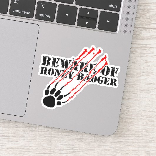 Pas op voor honingbadger sticker (Detail)