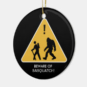Pas op voor Sasquatch! Keramisch Ornament (Links)