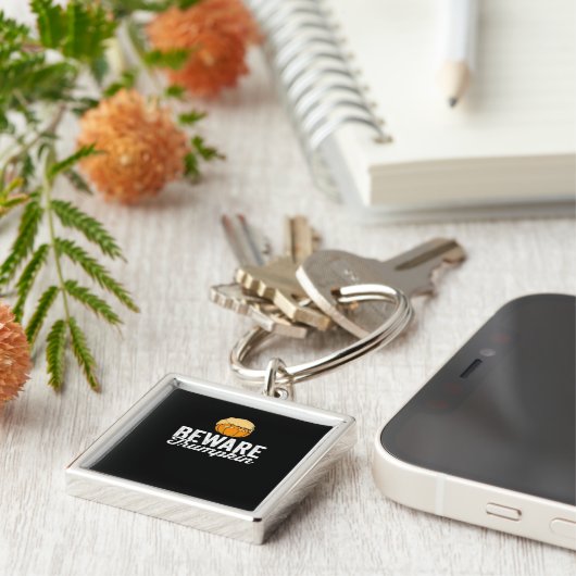 Pas op voor Trumpkin Grappig Politiek Halloween Sleutelhanger (Zijkant)