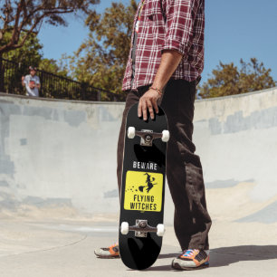 PAS OP VOOR VLIEGENDE HECEN leuk halloweenfeestje Persoonlijk Skateboard