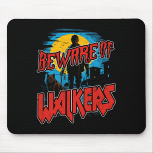 Pas op voor Walkers Scary Zombie Dog Walker Horror Muismat