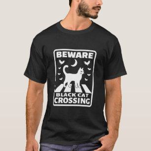 Pas op zwarte kat kruisen grappige Halloween T-shirt