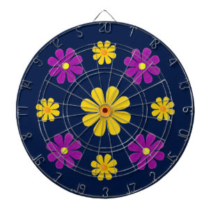 Pas paarse gele bloemen aan op donkerblauw dartbord