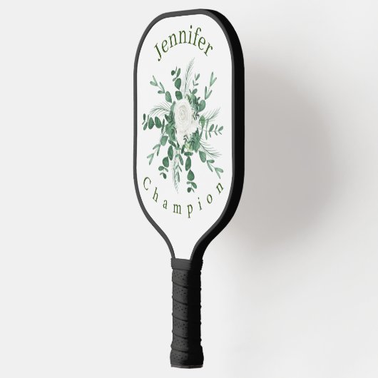 Pas Witte Rijen en Groene Eucalyptusbladeren aan Pickleball Paddle (Links)