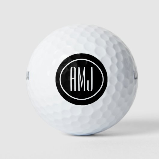 Pas zwart-wit monogram aan golfballen (Voorkant)