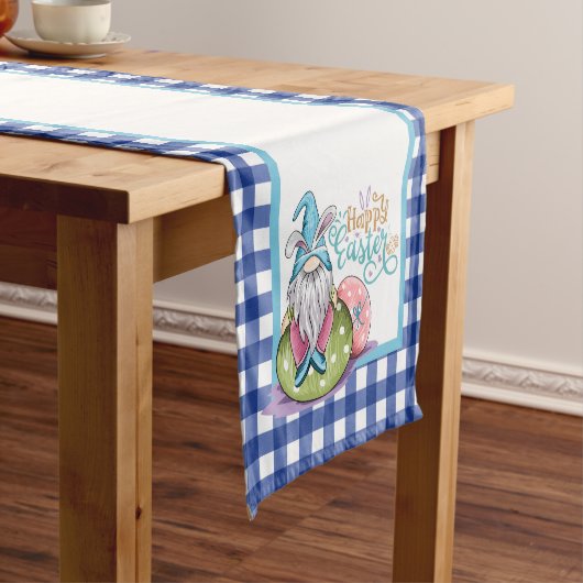 Pasen Gnome Bunny Blue Gingham Korte Tafelloper (Voorbeeld)