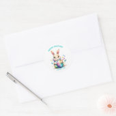 Pasen Groeten Konijntje en Zijn Geschilderde Eiere Ronde Sticker (Envelop)