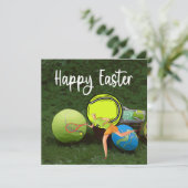 Pasen met bal en eieren op de groene feestdag feestdagenkaart (Staand voorkant)