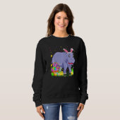 Pasen met hippo Bunny Egg Hunting Hippopotamus Pas Trui (Voorkant volledig)
