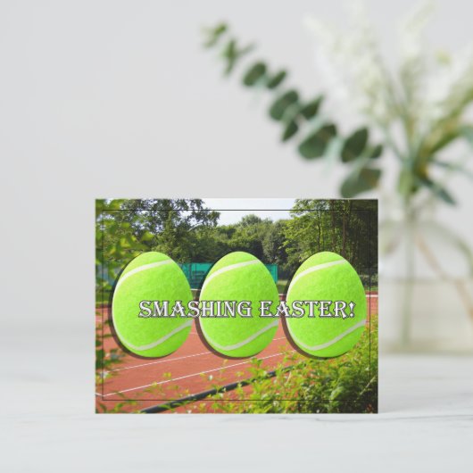 Pasen met tennis met tennisbal feestdagenkaart (Staand voorkant)