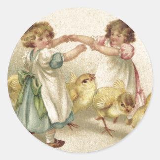 Pasen- Schattigee meisjes met Chicks- Briefkaart Ronde Sticker