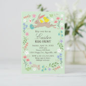 Pasen uitnodiging Konijn met kippen (Staand voorkant)