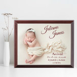 Pasgeboren Baby Foto Geboorte Aankondiging Plaque Troffee Gedenkplaat<br><div class="desc">Introductie van de elegante baby foto geboorte aankondiging aandenken plaque, een mooie en tijdloze manier om de komst van uw dierbare kleintje te herdenken. Deze prachtige plaquette is voorzien van een hoogwaardige foto van uw pasgeborene in zachte pasteltinten en voegt een delicate touch toe aan de algehele esthetiek. De plaquette...</div>