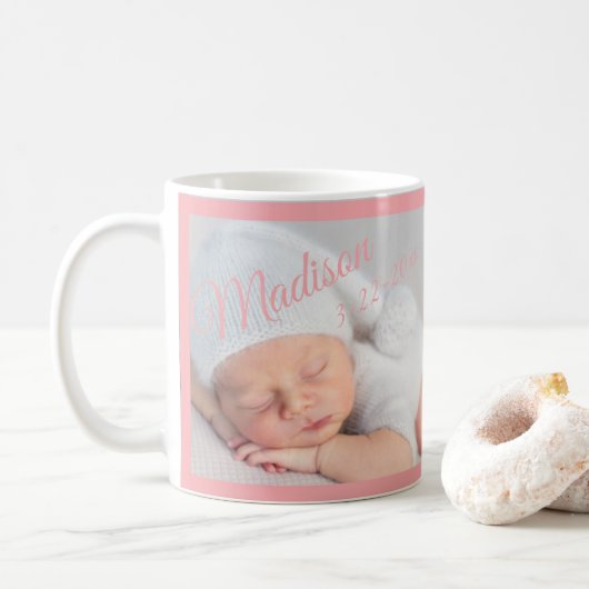Pasgeboren Baby Foto Typografie Roze Koffiemok (Met donut)