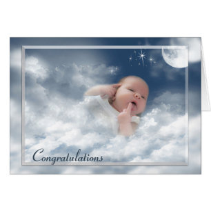 Pasgeboren Baby in Cloud Blanket