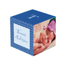 Pasgeboren baby jongen met geboorte en foto's