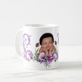 Pasgeboren baby van kleur LOVE Paarse bloemen Koffiemok