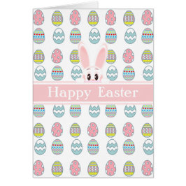 Pasgebundelde en meerkleurige gedecorreerde eieren